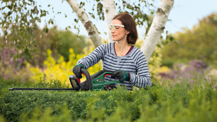 Bosch UniversalHedgeCut 18V-50 hækkeklipper 2,5 Ah